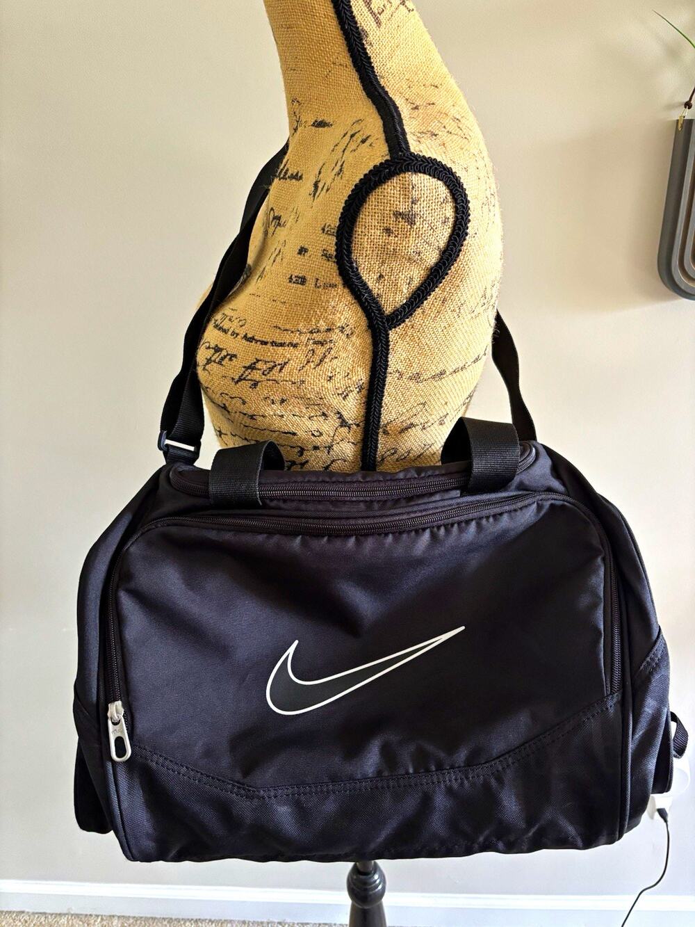 Excellent Nike Brasilia Sm/Md Black Duffle Bag Shoe Compartment Zip Closure